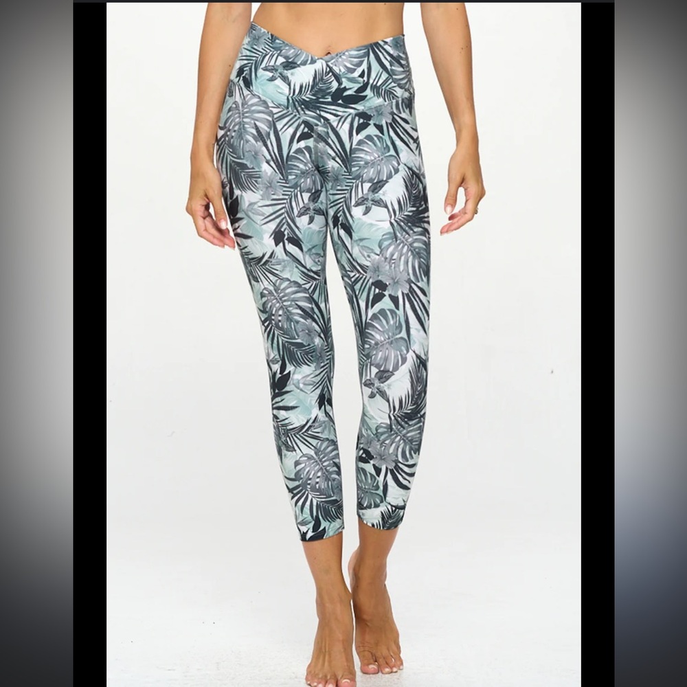Evolution and Creation Leggings - KATE - SAGE TROPICAL CROSS OVER CAPRI LEGGING